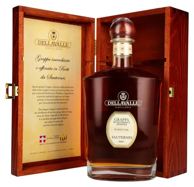 Produktbild von Dellavalle Grappa Affinata in botti da SAUTERNES 2007 42% Vol. 0,7l in Holzkiste