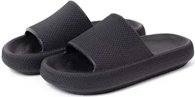 Produktbild von CoZy pohodlné, měkké a protiskluzové pantofle - 4,5 cm podrážka, černé 46-47