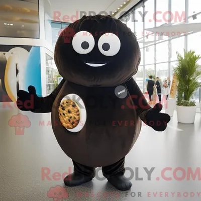 Zdjęcie produktu dla Maskotdraktfigura REDBROKOLY Black Bagels zawiera kombinezon i brosjer