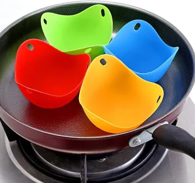 Produktbild von Silikon-Eier-Pochierer - 4 Stück mit Reinigungsbürste - Eier-Dampfgarer - Bunt