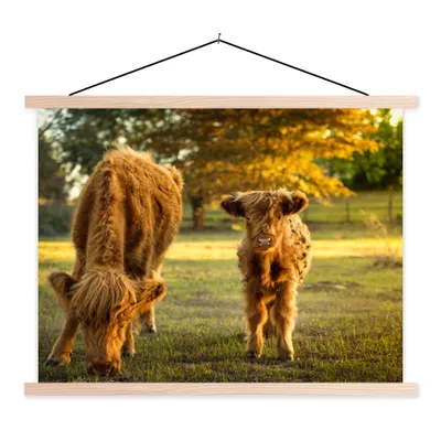 Produktbild von MuchoWow® Textilposter Schottischer Highlander - Kalb - Herbst 120x90 cm mit holzfarbenen Rahmen - Magnetisch