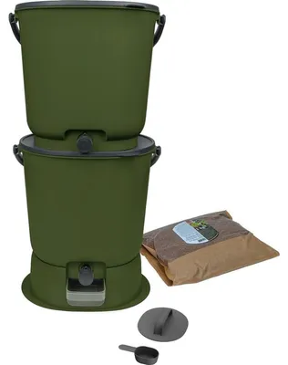 Produktbild von Skaza Bokashi Essential Biomülleimer Küche Set (2 x 15,3 Liter) + Base - Komposteimer Küche und Garten aus recyceltem Kunststoff - Starter Set + incl. 1 kg Fermentation Starter - Olive