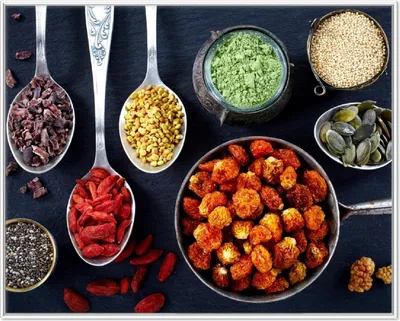 Produktbild von Wallario Wandbild Gesunde Superfoods in Töpfen, Größe: 40,30 x 50,30 cm, Poster mit weißem Aluminiumrahmen