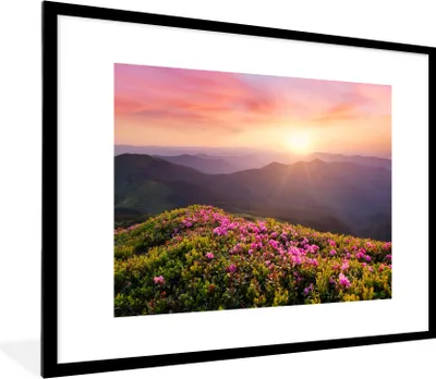 Produktbild von MuchoWow® Gerahmtes Poster Blumen - Berg - Sonnenuntergang - Landschaft 80x60 cm - Poster mit Schwarzem Bilderrahmen Wandposter Rahmen Foto Bilder - Schlafzimmer-Dekorationen - Fotoposter