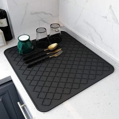 Productafbeelding van Unyqoos® Afdruipmat van voedselveilig siliconen – Serviesdrogenmat, hittebestendig en antislip, vaatwasmachinebestendig, opvouwbaar met ophangoog, zwart