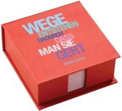 Produktbild von Zettelbox Kafka Wege, farbiger Karton mit Magnetverschluss, inkl. 200 beidseitig bedruckten Notizzetteln