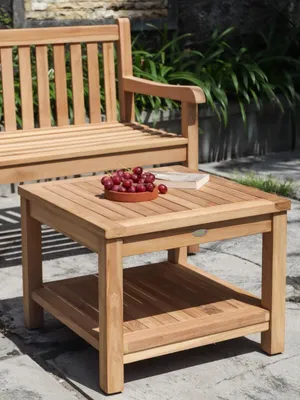Produktbild von r Teakholz-Beistelltisch 60 x 60 cm – mit Ablagefläche – massiverTeak-Couchtisch