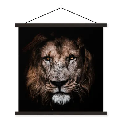 Produktbild von MuchoWow® Textilposter Löwe - Tiere - Schwarz 60x60 cm mit schwarzem Rahmen - Posteraufhänger