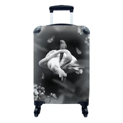 Produktbild von MuchoWow® Koffer Handgepäck Trolley Rollkoffer Kleine Reisekoffer mit 4 Rollen - Flamingo mit Schmetterlingen im Dschungel - schwarz und weiß - Cabin Size < 55x40x23 cm & 55x40x20 cm - Fotokoffer - Kabinenkoffer - Boardgepäck - Reise-Box - Reisekoffer - Reisegepäck - Koffer mit Bild - Trolley für Kinder
