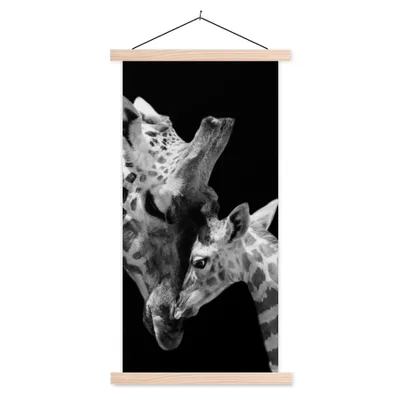 Produktbild von MuchoWow® Textilposter Giraffe - Wildtiere - Porträt - Schwarz-Weiß 60x120 cm mit holzfarbenen Rahmen - Holz
