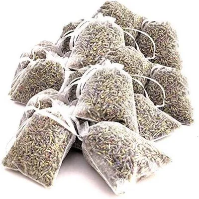 Produktbild von PolkaHome® Ernte 2024 – 25 lila Lavendelsäckchen aus der Provence – 250 g getrockneter Lavendel in weißer Organza (10 g pro Säckchen)
