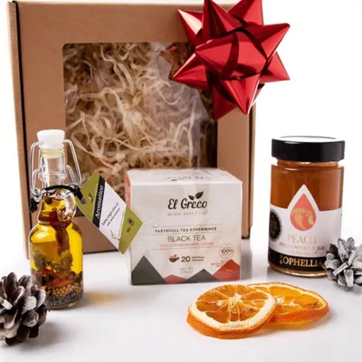 Produktbild von Geschenkset Griechenland Feinkostbox mit Granatapfelmarmelade, Schwarztee und Olivenöl