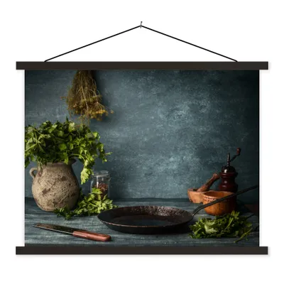 Produktbild von MuchoWow® Textilposter Kräuter - Gewürze - Pfanne - Messer - Grau - Rustikal 120x90 cm mit schwarzem Rahmen - Aufhänger für Poster