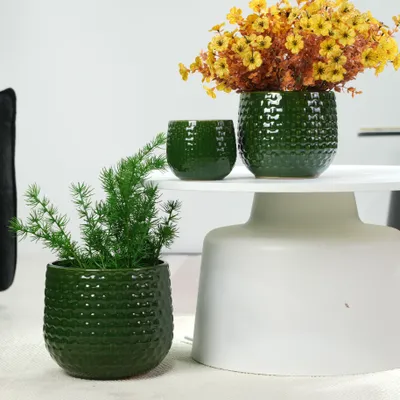 Immagine prodotto di Set di 3 vasi in Vetroceramica per piante, diametro 23/17/12 cm, finitura lucida, motivo a rilievo, resistenti al gelo, con fori di drenaggio. Verde scuro