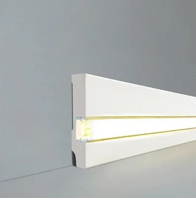Produktbild von Beliebte Licht Fußleiste MDF-Kern, foliert weiß (16 x 80 mm) 721.1680L)