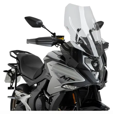 Image de Pare-brise Puig Touring, dimensions 575 x 430 mm, avec homologation européenne, pour CF Moto 700MT, modèles de 2023 à 2024