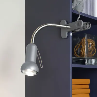 Produktbild von EGLO Klemmlampe Fabio, Klemmleuchte, Klemmspot aus Metall und Kunststoff in Silber, Lampe mit Klemme und Schalter, Leselampe E14