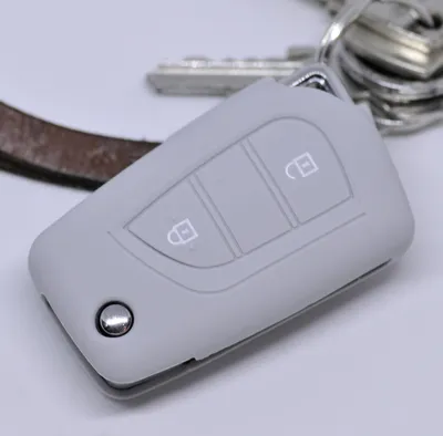 Produktbild von Auto Schlüssel Hülle Silikon Schutz Cover Grau kompatibel mit Toyota Aygo Citroen C1 Peugeot 108 2 Tasten Klappschlüssel