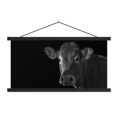 Produktbild von MuchoWow® Textilposter Kuh - Tiere - Schwarz - Weiß - Porträt 90x45 cm mit schwarzem Rahmen - Klemmleisten