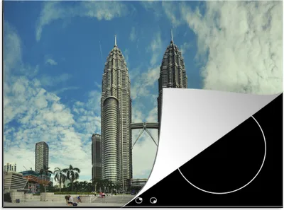 Produktbild von KitchenYeah© Herdabdeckplatte Wunderschöne Wolkenformation über den Petronas Towers , 60x52cm, Küche Deko, Glaskeramikkochfeld Herdabdeckung, Abdeckplatte fùr Kochfeld