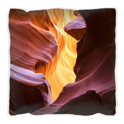 Produktbild von Wallario Premium Kissen, weiche Oberfläche, mit Motiv Schlucht aus Sandstein in Arizona  Antelope Canyon, Größe: 40 x 40 cm, mit weißer Rückseite