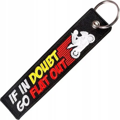 Obrázok produktu pre Prívesok na kľúče "IF IN DOUBT GO FLAT OUT" - originálny darček