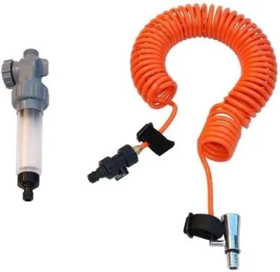 Immagine prodotto di Spazzola efficiente per la pulizia dei pannelli solari, dotata di braccio telescopico e sistema di alimentazione dell'acqua integrato, per una pulizia sicura e controllata delle superfici solari.