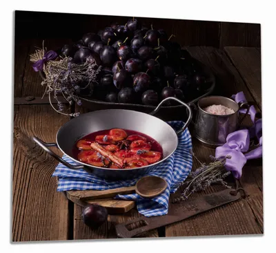 Produktbild von Wallario Herdabdeckplatte aus Glas, Größe 60 x 52 cm 1-teilig, Motiv Frisches Pflaumenkompott mit Gewüzen