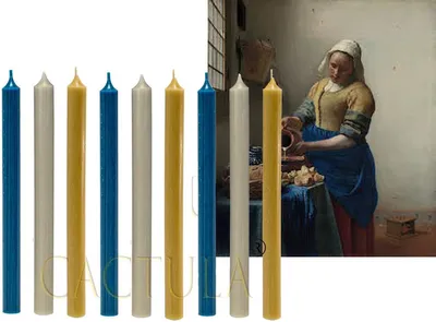 Produktbild von Cactula Lange Tischkerzen 28 cm, 3er-Set – 3 Farben, inspiriert von „Die Milchmagd“ von Vermeer