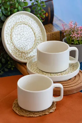 Productafbeelding van Hermia Concept, hoogwaardige theeset (4 delig), 100% porselein. Bekers: 8 cm (2 stuks), schotels: 14 cm (2 stuks) | Elegant design voor stijlvolle theemomenten, ideaal voor thuis.