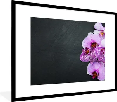 Produktbild von MuchoWow® Gerahmtes Poster Orchidee - Blumen - Rosa - Flora 80x60 cm - Poster mit Schwarzem Bilderrahmen Wandposter Rahmen Foto Bilder - Schlafzimmer-Dekorationen - Fotoposter