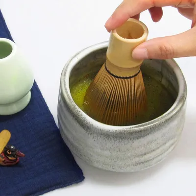 Produktbild von Matcha-Zeremonieset für japanische Teezeremonie - traditionelle Matcha-Schale - Bambusbesen - Teelöffel - Matcha-Pulversieb - Matcha-Teeservice - Usucha Koicha - Matcha Latte - grau