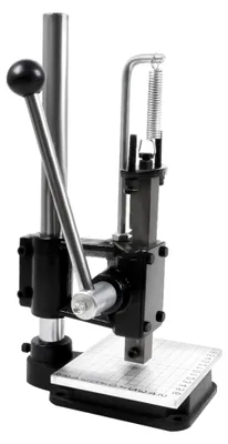 Produktbild von Lederlocher und Stanzmaschine mit Zubehör