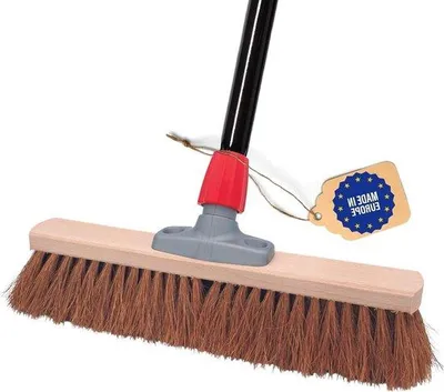 Produktbild von Famanu Kokosbesen 40 cm mit Stiel - Natürliche Borsten für Werkstatt und Haushalt