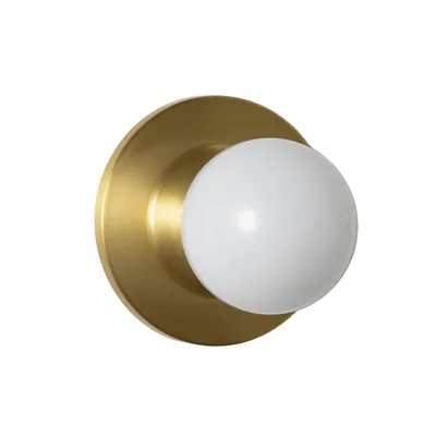 Zdjęcie produktu dla Kinkiet ATOMO, oprawa G9, metalowa lampa w złotym kolorze z opalową szklaną kulą o średnicy 12 cm, idealna do sypialni i przedpokoju