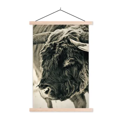 Produktbild von MuchoWow® Textilposter Schottischer Highlander - Schnee - Hörner 60x90 cm mit holzfarbenen Rahmen - Textil