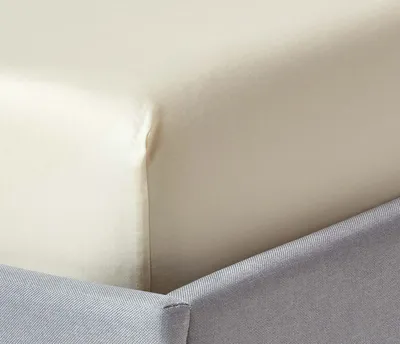Obrázek produktu pro HOMESCAPES Saténové napínací prostěradlo z biobavlny – krémovo-vanilkové, 140 x 190 cm