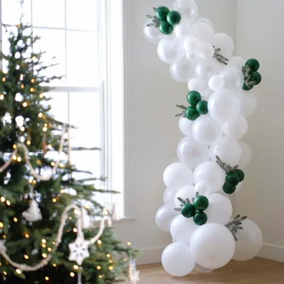 Produktbild von Ballongirlande mit Tannenzweigen 75-teilig