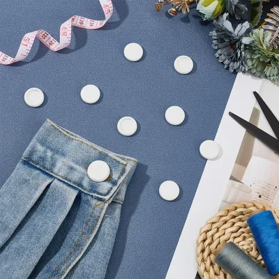 Produktbild von 10 Stück weiße Knopfdeckungen für Jeans, geeignet für Knöpfe von 15 mm, TPU-Knöpfe, Hemdknöpfe, Abdeckung um Löcher in Hemden für Jeans zu vermeiden, Nähset, Ersatz für Hemden, Jeans, Manschettenknöpfe