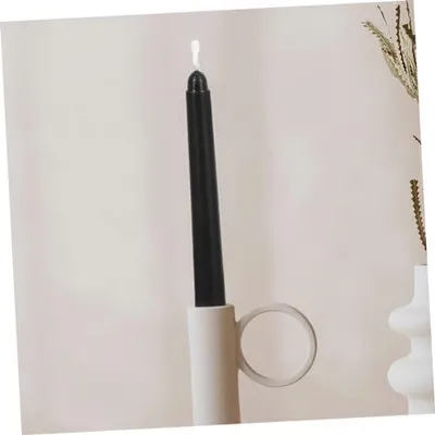 Produktbild von 3 schwarze Stabkerzen aus Paraffin für Geburtstage, Partys und Dekoration, geruchsneutral und sicher in der Anwendung für eine warme Atmosphäre zu Hause