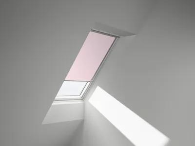 Produktbild von VELUX Verdunkelungsrollo Kids rose Sterne manuell Rahmen weiß DKL FK04 4659SWL