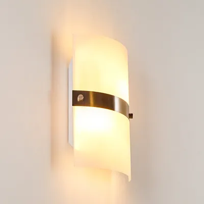 Produktbild von Usi »Usi« Moderne Wandlampe aus Metall/Glas in Edelstahl/Weiß