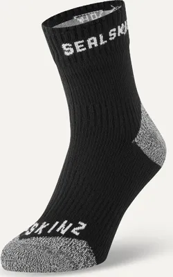 Produktbild von Sealskinz Waterproof All Weather Ankle Length Sock with Hydrostop Black/Grey M Fahrradsocken