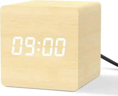 Obrázek produktu pro Digitální LED budík se 3 budíky, nastavitelným jasem a hlasitostí, napájením přes USB, týdenním režimem, v dřevěném pouzdře