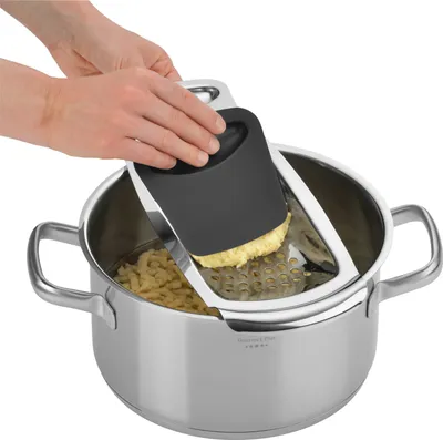 Image de WMF Râpe à spätzle professionnelle
