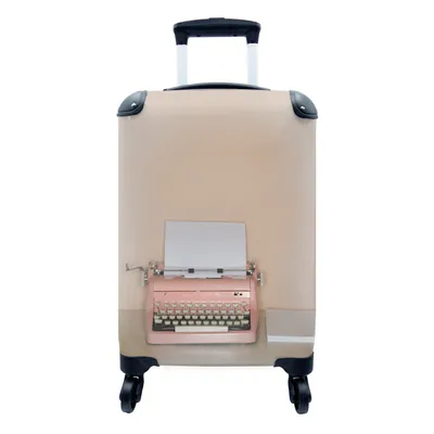 Produktbild von MuchoWow® Koffer Handgepäck Trolley Rollkoffer Kleine Reisekoffer mit 4 Rollen - Antike rosa Schreibmaschine - Cabin Size < 55x40x23 cm & 55x40x20 cm - Fotokoffer - Kabinenkoffer - Boardgepäck - Reise-Box - Reisekoffer - Reisegepäck - Koffer mit Bild - Trolley für Kinder