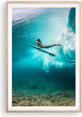 Produktbild von Gerahmtes Poster - Rahmen in heller Eiche - Surfen Unterwasser Frau - 61x91,5 cm - Wand Bild - Wanddeko - Wandbilder - Kunstposter - Wandposter - Bilderrahmen - Bilder - Kunstdruck - P2NPA61x91-4898