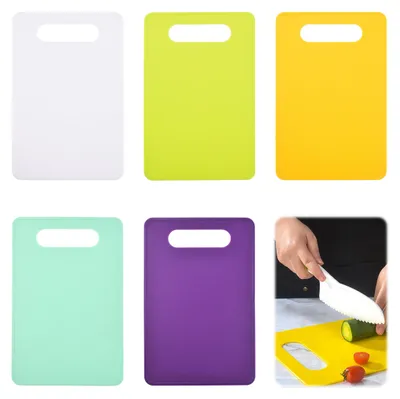 Image de Lot de 5 planches à découper antidérapantes en plastique, lavables au lave-vaisselle, sans BPA, 29 x 19 cm, antibactériennes, pour le poisson, les légumes, les fruits, la viande et le pain.