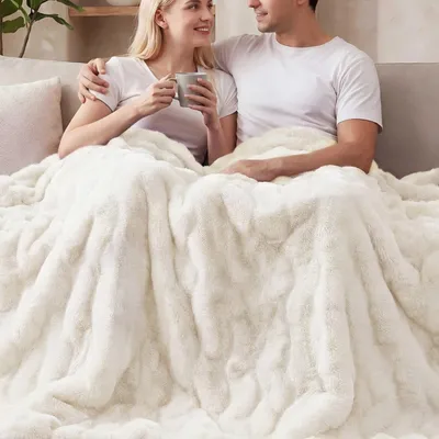 Produktbild von Decke 150x200 cm - Fluffy Wohndecke - Kunstfell - Atmungsaktiv - Hautfreundlich