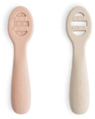 Produktbild von Mushie, Set mit 2 Baby-Löffeln, Farbe: Rosa und Beige